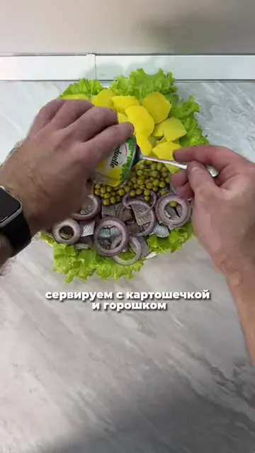 Шаг 3: добавить горошек на тарелку