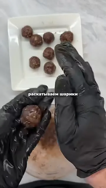 Шаг 10: обмакнуть шарики в глазурь