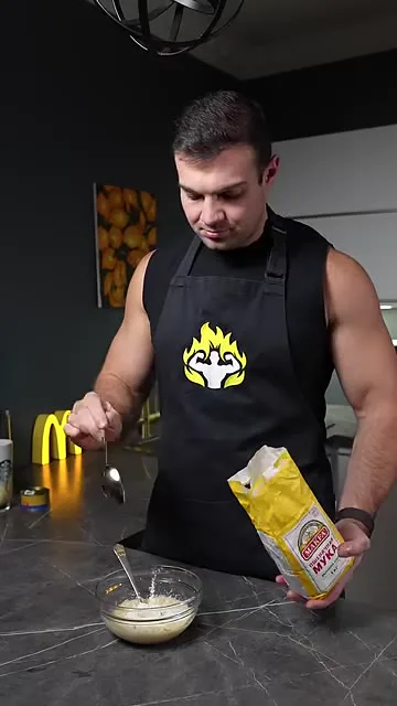 Шаг 4: добавить муку