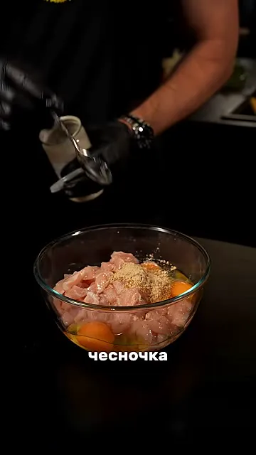 Шаг 5: добавляют чеснок