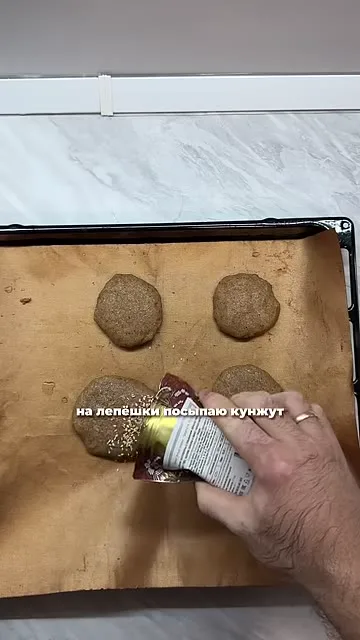 Шаг 6: выложить массу на противень порциями