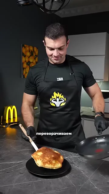 Шаг 10: жарят лепёшку на среднем огне