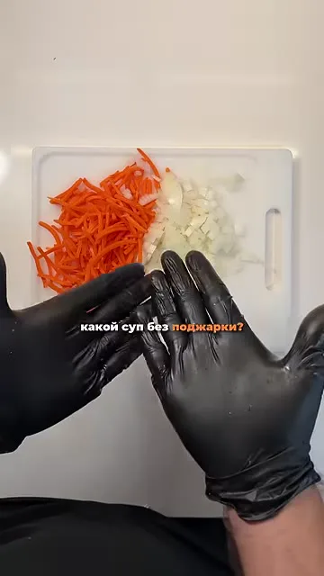 Шаг 9: нарезать морковь соломкой