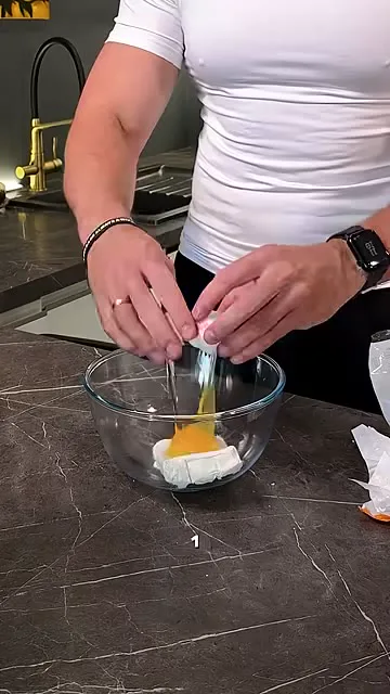 Шаг 3: добавить муку