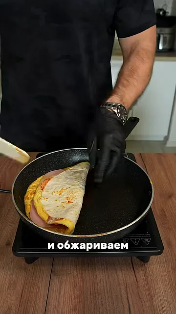 Шаг 8: обжаривают свернутый лаваш