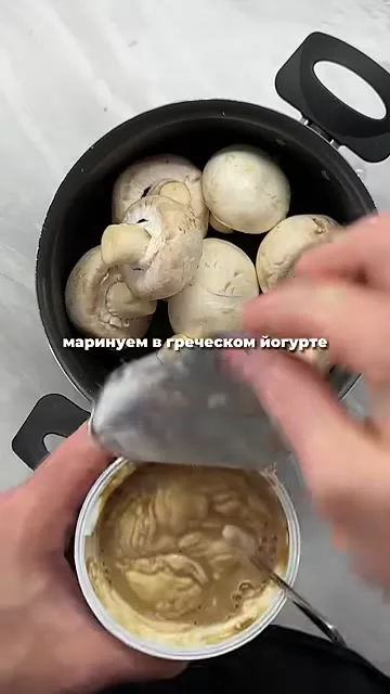Шаг 6: замариновать шампиньоны