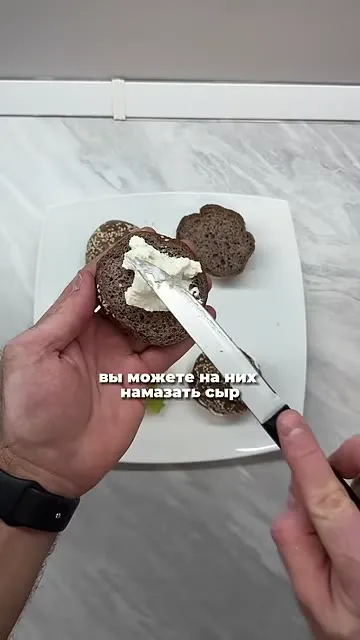 Шаг 13: намазываем булочку творогом