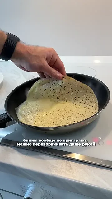 Шаг 9: распределяет тесто по сковороде