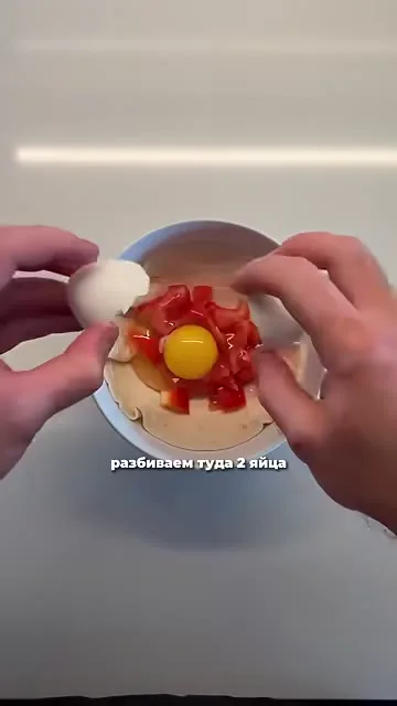 Шаг 6: разбить два яйца