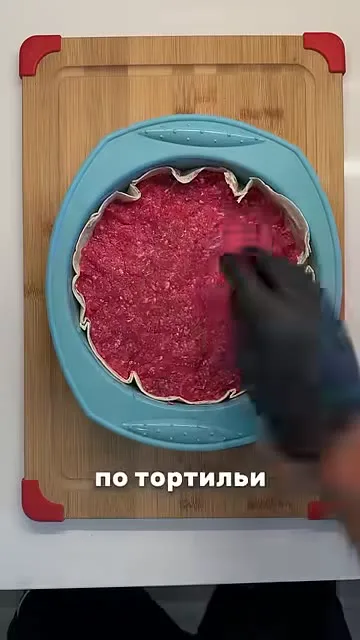 Шаг 7: Распределить начинку по тортилье