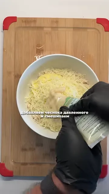 Шаг 13: добавить давленый чеснок
