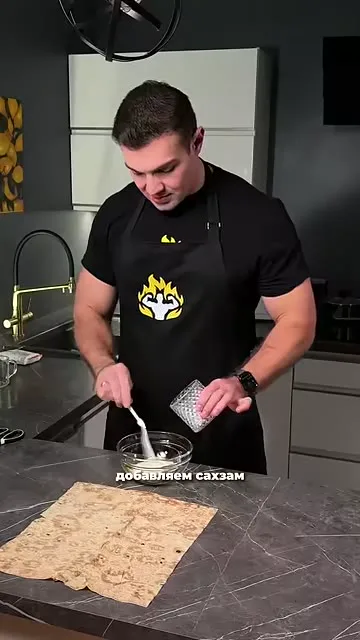 Шаг 2: нанести творожную смесь на лаваш