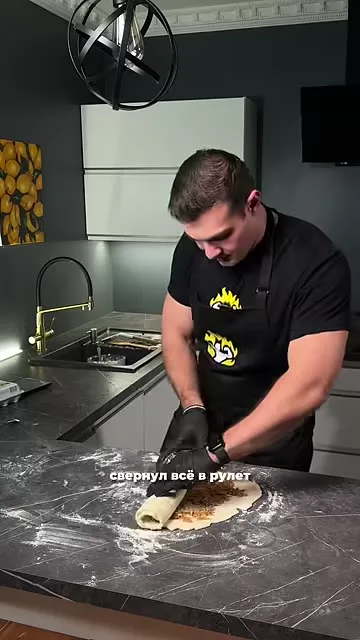 Шаг 9: добавить на начинку тёртое яблоко