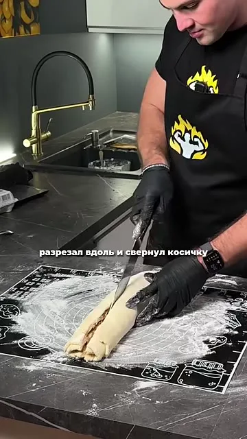 Шаг 11: свернуть тесто в рулет