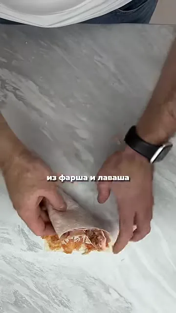 Шаг 3: распределить фарш по лавашу