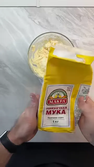 Шаг 3: добавить муку