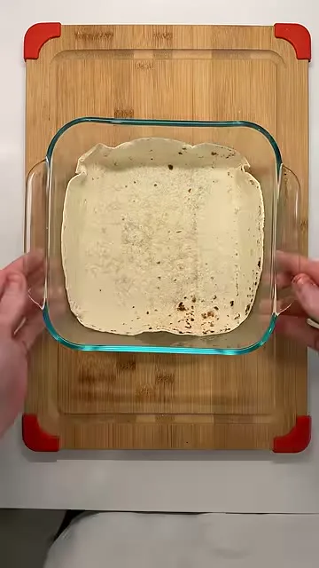 Лаваш с яйцами, творогом, помидором, шпинатом и сыром