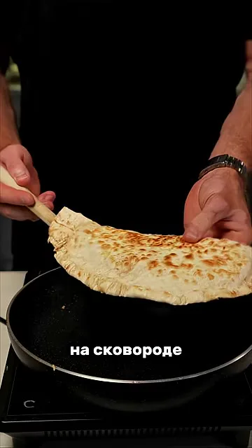 Шаг 13: сбрызнуть сковороду маслом