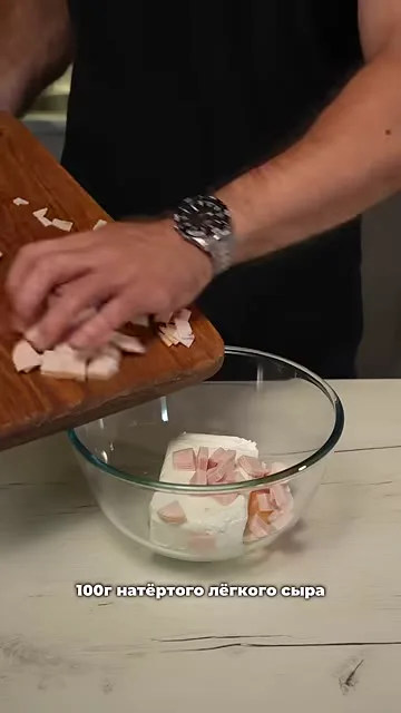 Шаг 4: добавить ветчину в миску