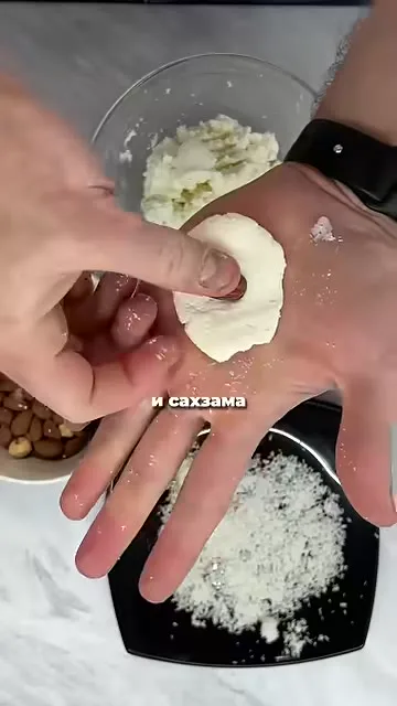 Шаг 3: сформировать шарик из массы