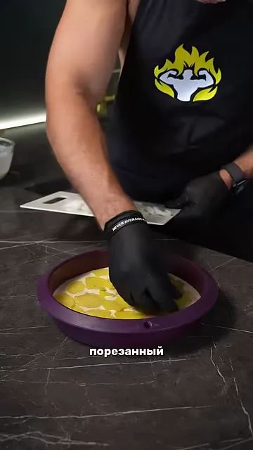 Шаг 9: выложить картофель в форму