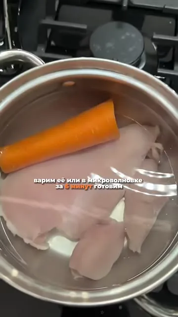 Шаг 8: намазать соус на лаваш