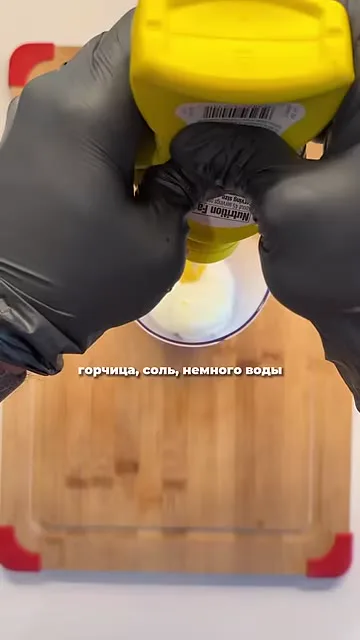 Шаг 2: смешать яйца с лимоном
