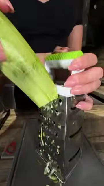 Кабачковые оладушки с творогом и яйцом