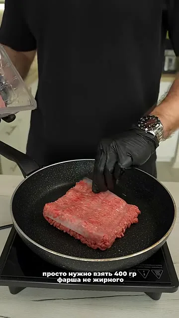 Сковородка макарон с фаршем, творогом, яйцами и сыром