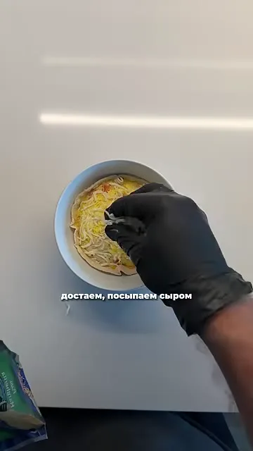 Шаг 10: ставят тарелку в микроволновку