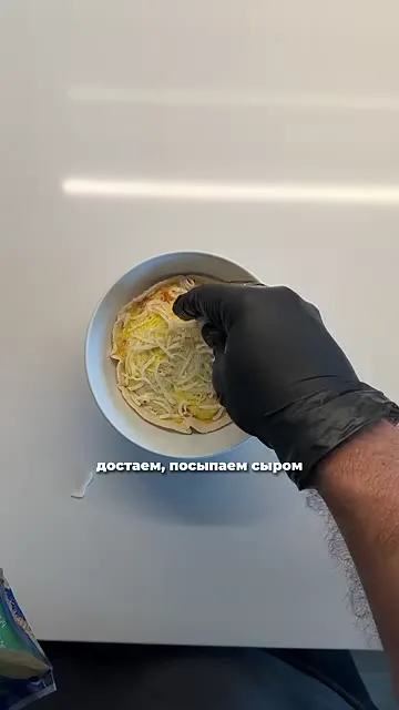 Шаг 11: нагревают в микроволновке полторы-две минуты