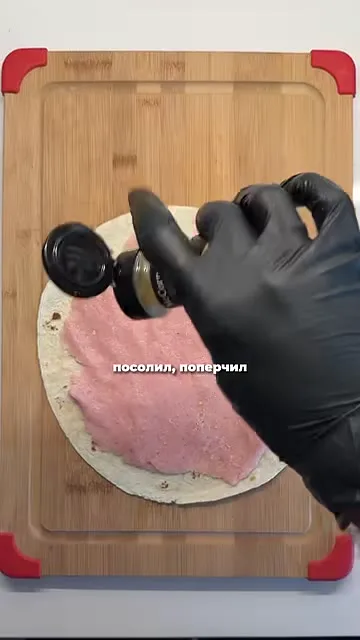 Шаг 3: поперчить фарш