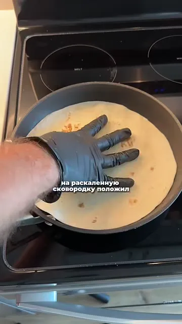 Шаг 5: положить заготовку на сковородку