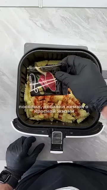 Шаг 6: добавить паприку к картофелю