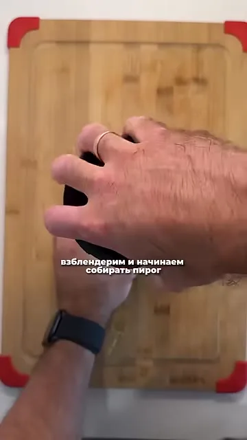 Шаг 12: Добавить чеснок в блендер