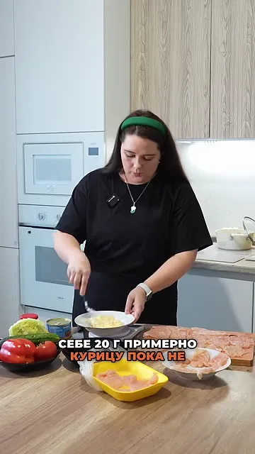 Шаг 4: перемешать начинку из сыра, чеснока и майонеза