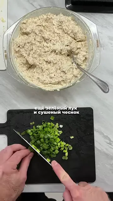 Шаг 8: оставить 50 г сыра на посыпку