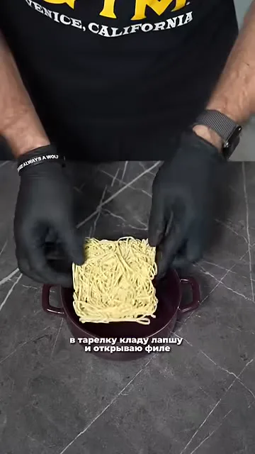 Лапша с консервированным куриным филе