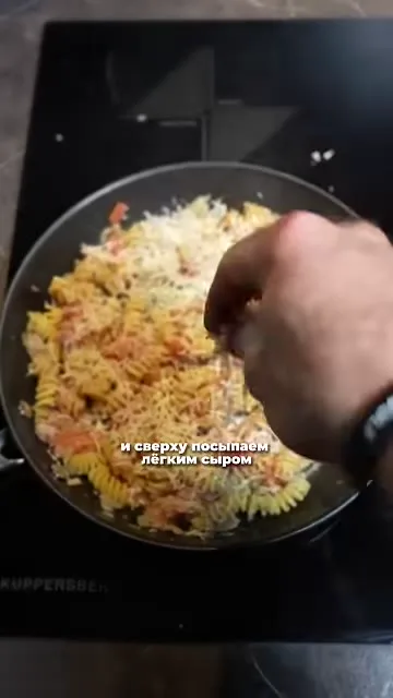 Шаг 8: посыпать сверху лёгким сыром