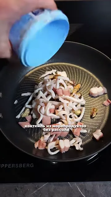 Рис с коктейлем из морепродуктов и яйцом