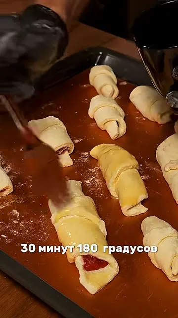 Шаг 15: скрутить круассаны