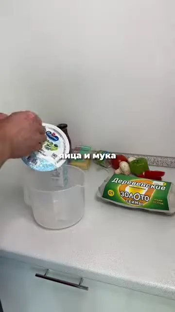 Шаг 3: Добавить творог в миску