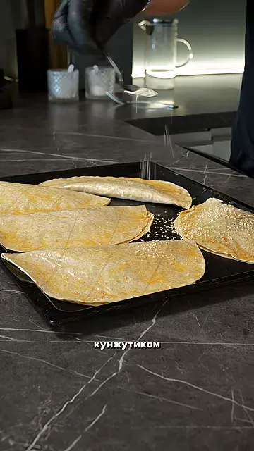 Шаг 11: смазать верх желтком