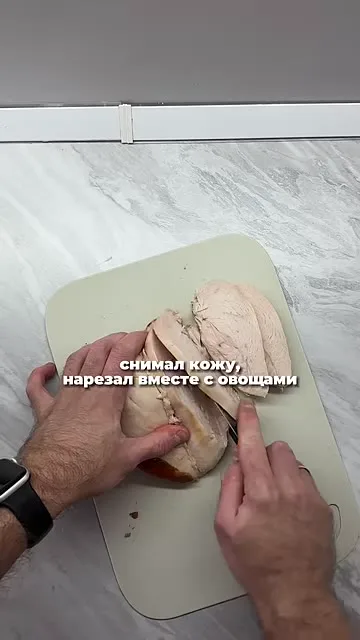 Быстрый салат из копчёной курицы и овощей