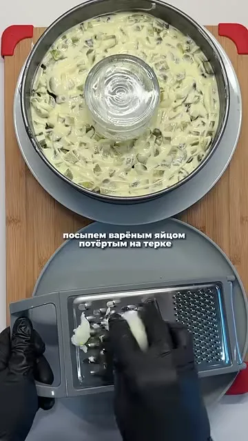 Шаг 10: натереть варёное яйцо