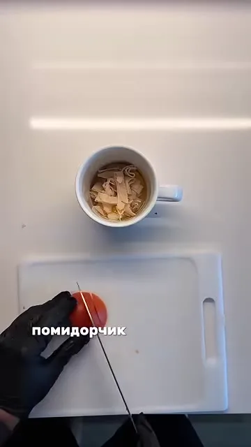 Шаг 3: нарезать помидор