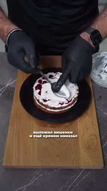 Шаг 26: Намазать сверху кремом