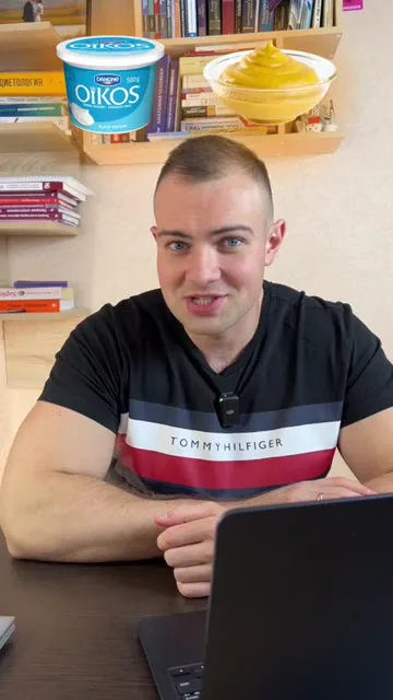 Шаг 2: смешать греческий йогурт с горчицей