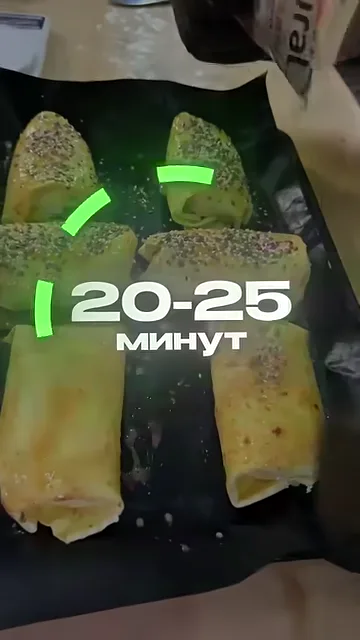 Шаг 4: Обмазать шаурму яичком и посыпать кунжутом
