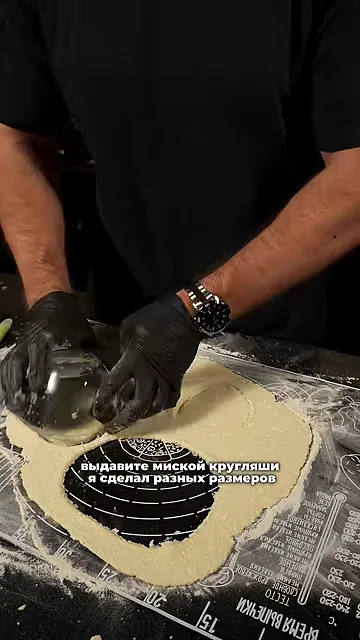 Шаг 5: Выдавите миской кругляше. Я сделать разных размеров. Выложите на противень